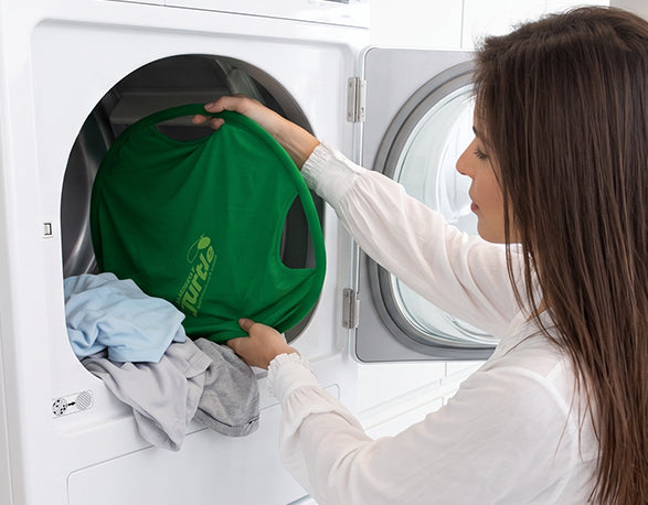 With the Laundry Turtle inside the drum, the clothes gather into it as the drum turns